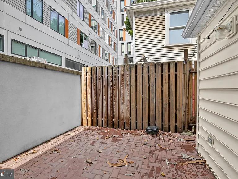 130 Elfreths Aly — Photo 14
