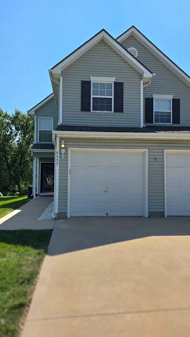 3-Bedroom, 2.5 Bath Single Family for Rent in Kansas City, MO | Attached Garage & Modern Kitchen — Photo 1