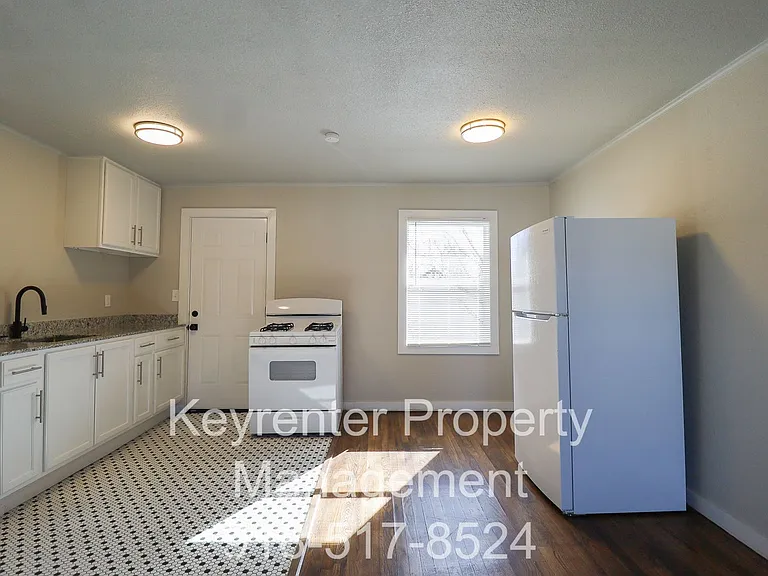 E Independence St Fourplex — Photo 8