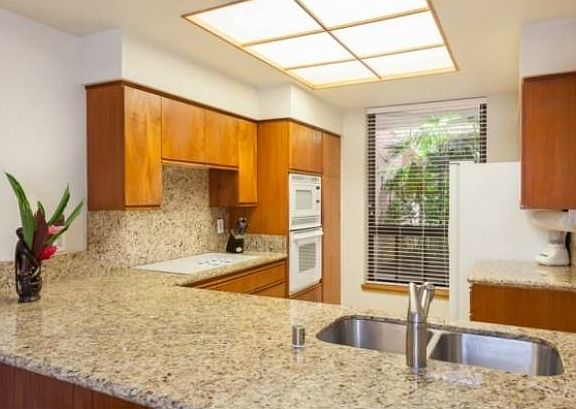 2nd image of 69-1035 Keana Pl #102