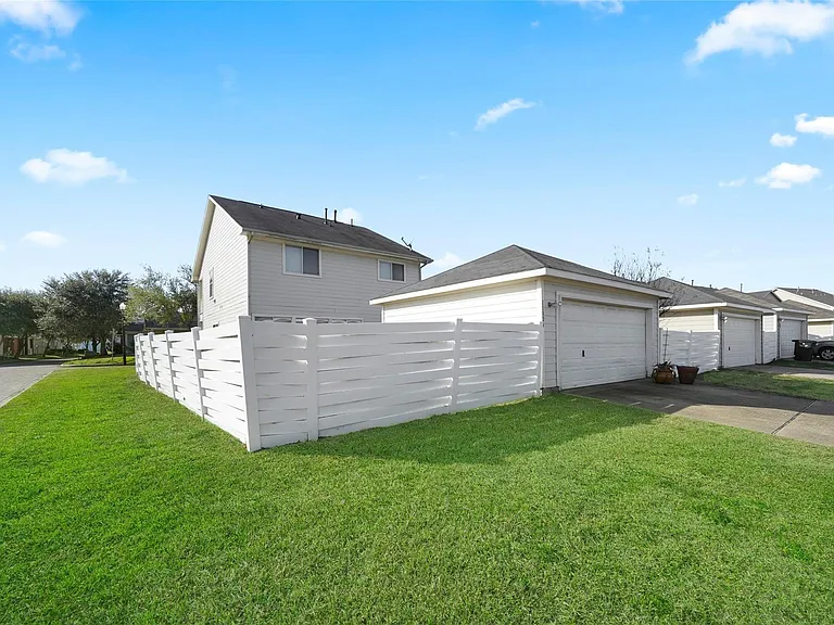 11824 Princess Garden Way — Photo 28