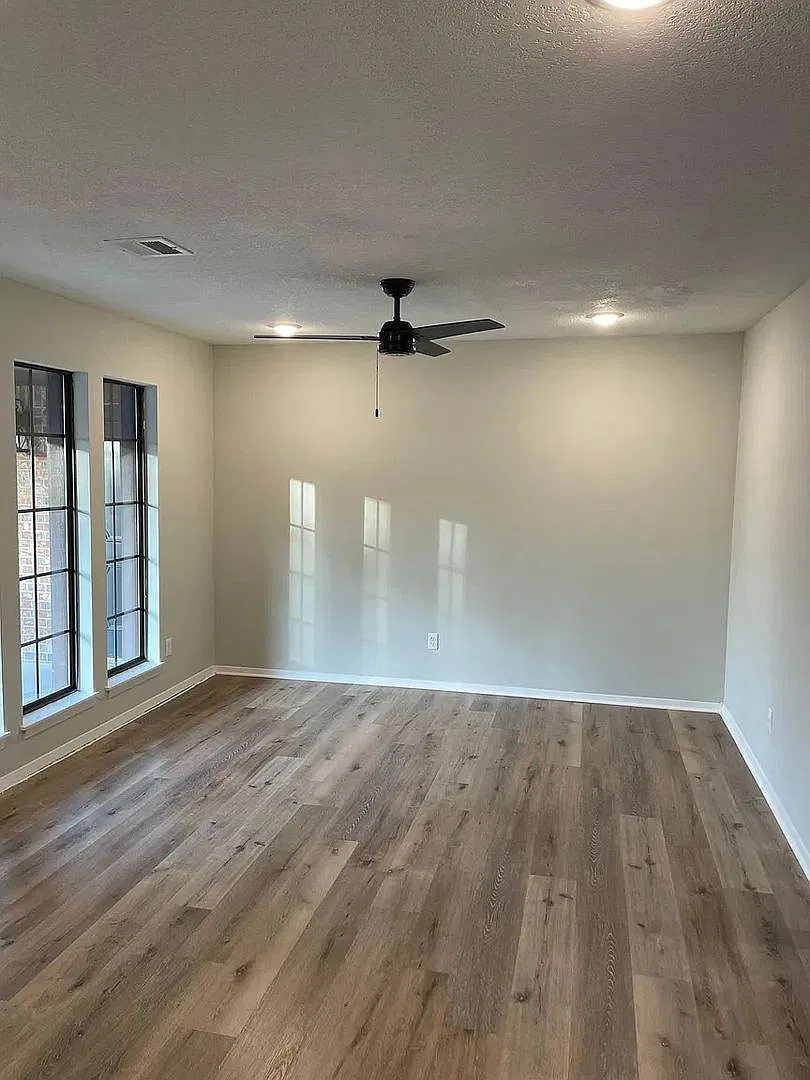 Perfect 2 Bedroom, 1 Bathroom! — Photo 2