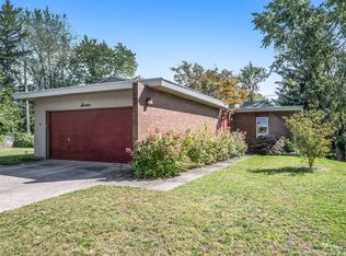 16 Sycamore Dr, Chelsea, MI
