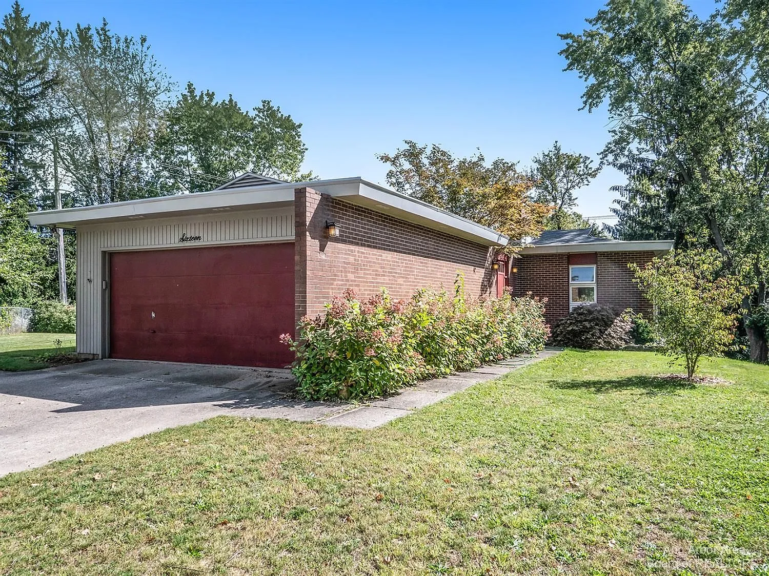 16 Sycamore Dr photo 1