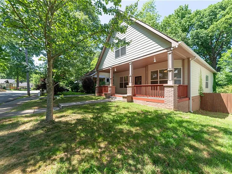 1371A Clermont Ave — Photo 4