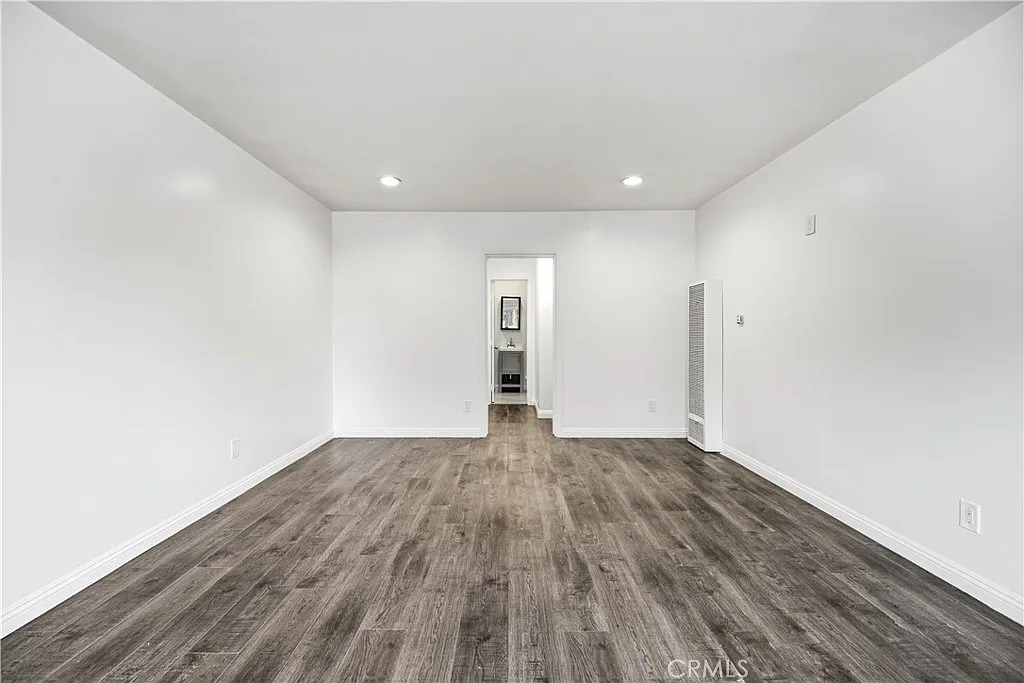 1 bed, 850 sqft, $1,945 — Photo 2