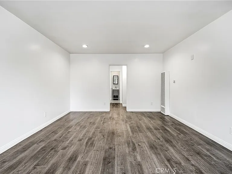 10715 Moorpark St #1 — Photo 2