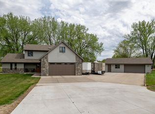 1605 Far West Dr, Bismarck, ND 58504