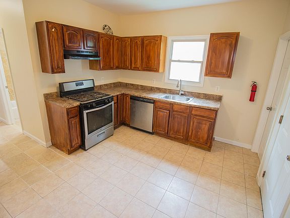 2nd image of 193 N 16th St #2