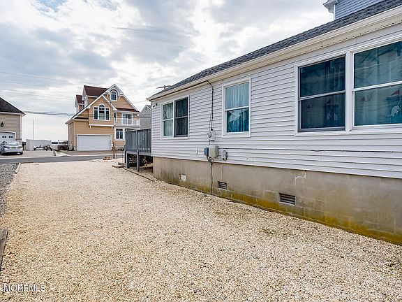4th image of 38 Bay Breeze Drive