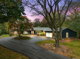 7192 Ten Hill Rd, West Bloomfield, MI 48322