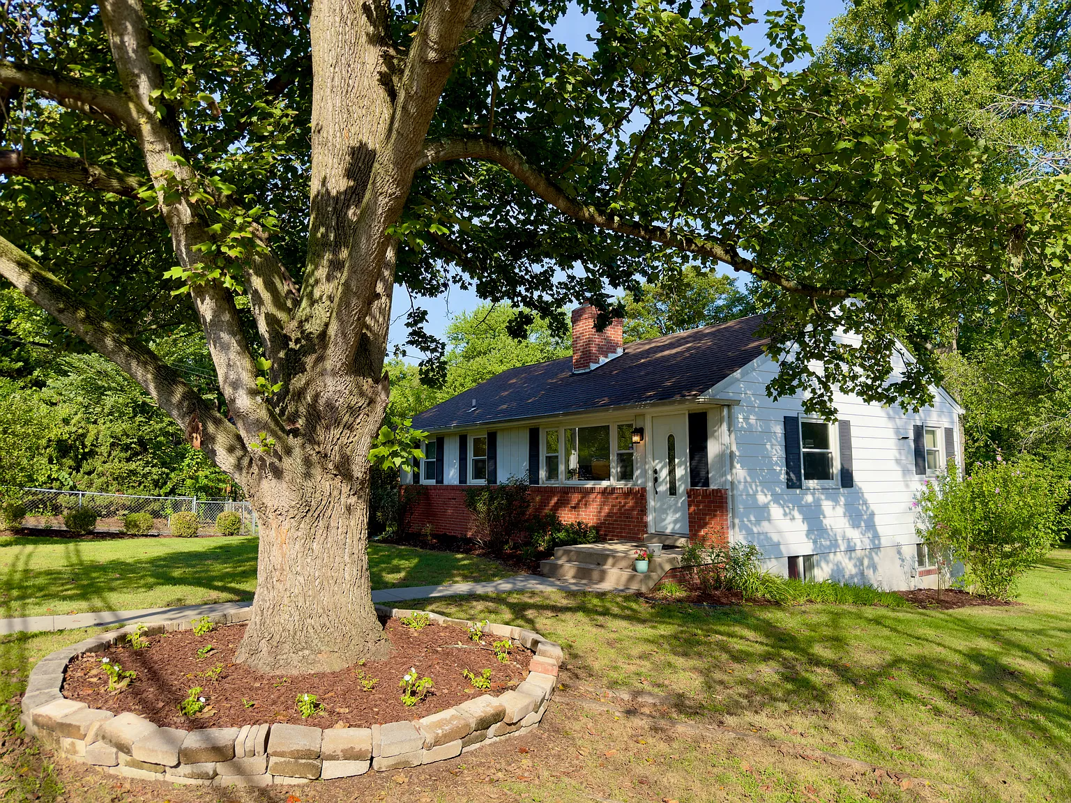 3 bed, 1832 sqft, $3,400 — Photo 2