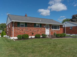 881 Elm Rd, Hellertown, PA 18055