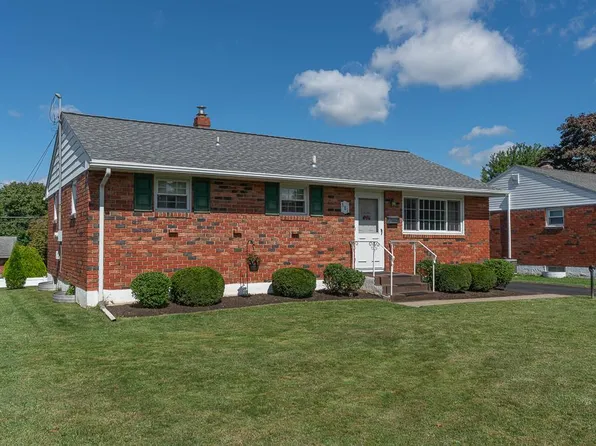 881 Elm Rd, Hellertown, PA 18055