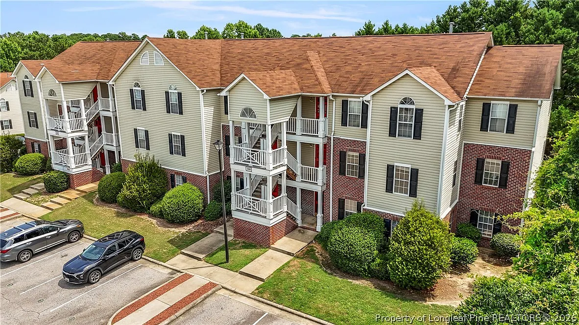 3 bed, 2.0 bath, 1324 sqft, $1,300 — Photo 2