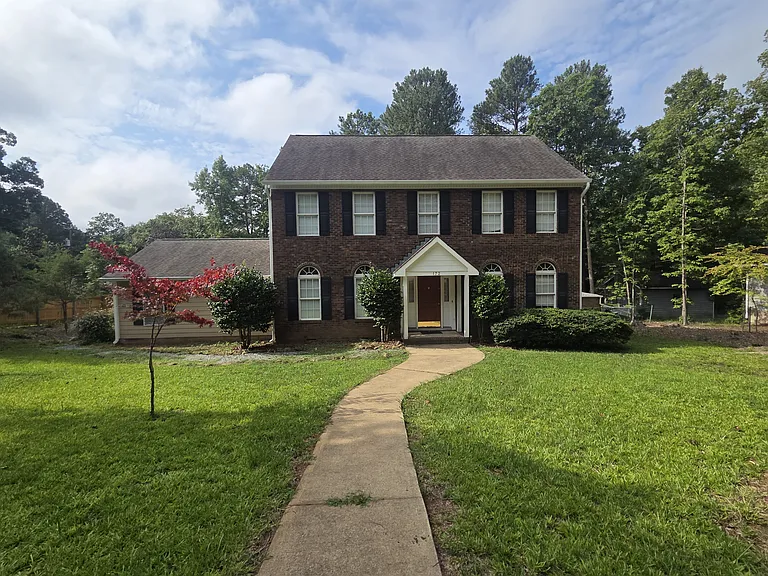 172 Kingston Dr — Photo 1