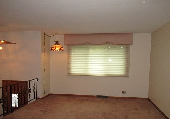 5th image of 114 S Oak St