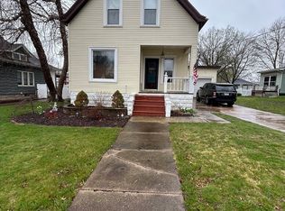 302 S Monroe St, Mackinaw, IL