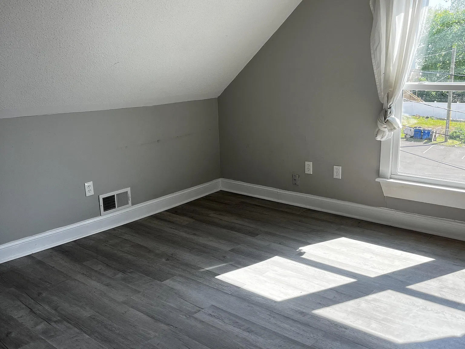 1 bed, 1.0 bath, 1000 sqft, $1,650 — Photo 2