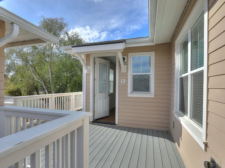 322 W Micheltorena St #D — Photo 2