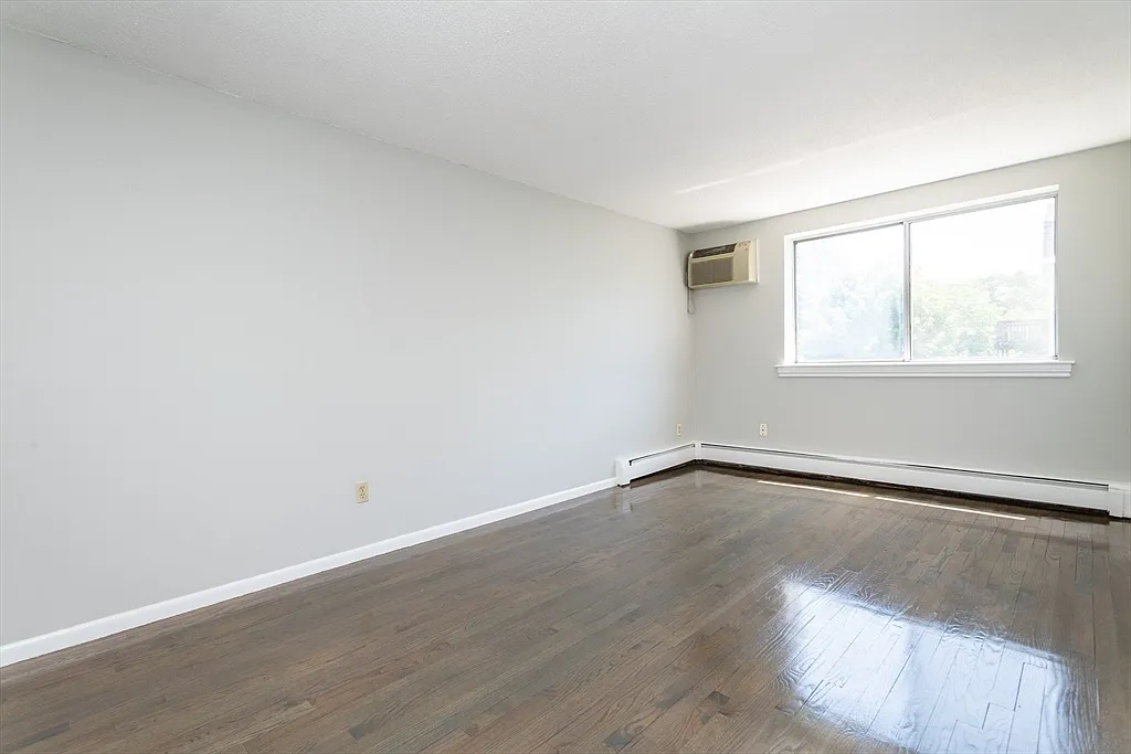 Building Photo - 16 Murdock St #2