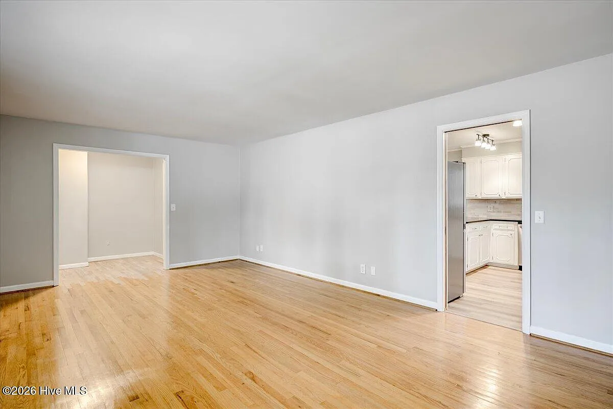 5 bed, 4.0 bath, 2669 sqft, $2,900 — Photo 4