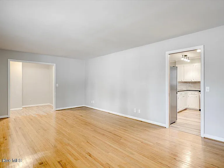 933 Campbellton Dr — Photo 4