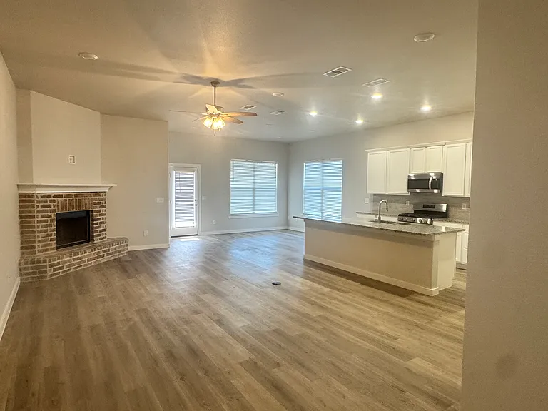 7609 John Thomas St — Photo 3