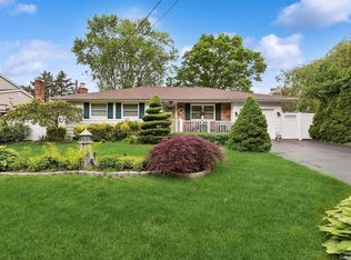 27 Brush Hollow Rd, Holbrook, NY 11741