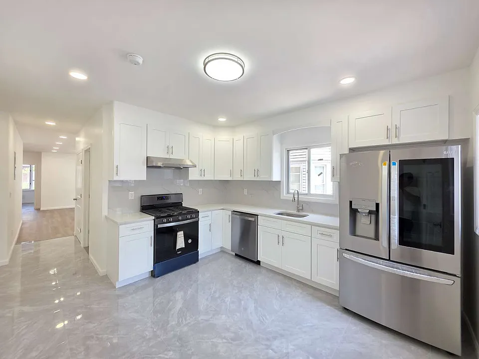 142 Fremont Ave #1