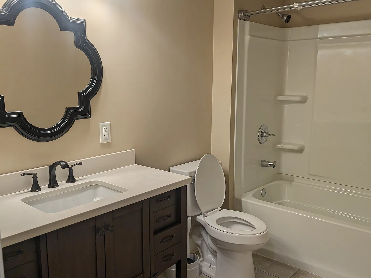 3 bed, 1272 sqft, $1,850 — Photo 2