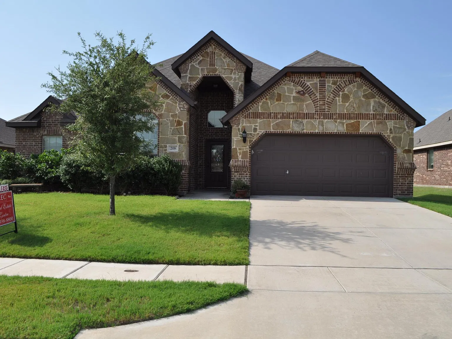 4 bed, 2.5 bath, 2400 sqft, $2,600 — Photo 1