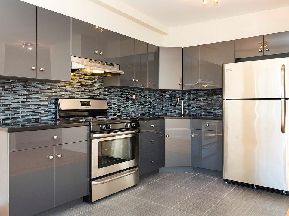 1st image of 124 Smith St #3