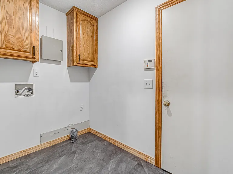 2467 S York Ave — Photo 23