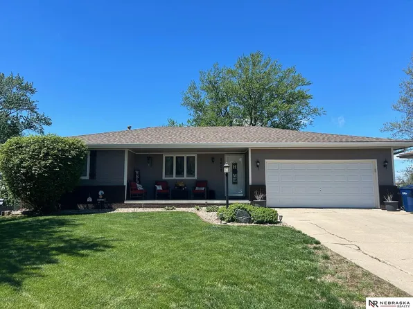 8608 S 38th Ave, Bellevue, NE 68147