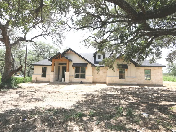 1114 HUMMINGBIRD LN, Adkins, TX 78101