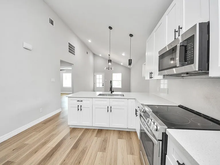 7605 Avenue C — Photo 32