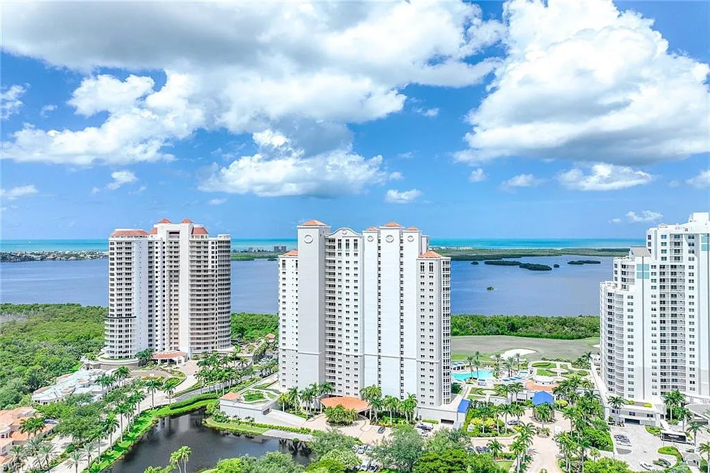 2 bed, 2.0 bath, 2102 sqft, $5,500 — Photo 3