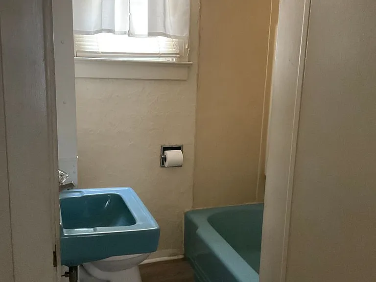 326 E Orange St — Photo 13