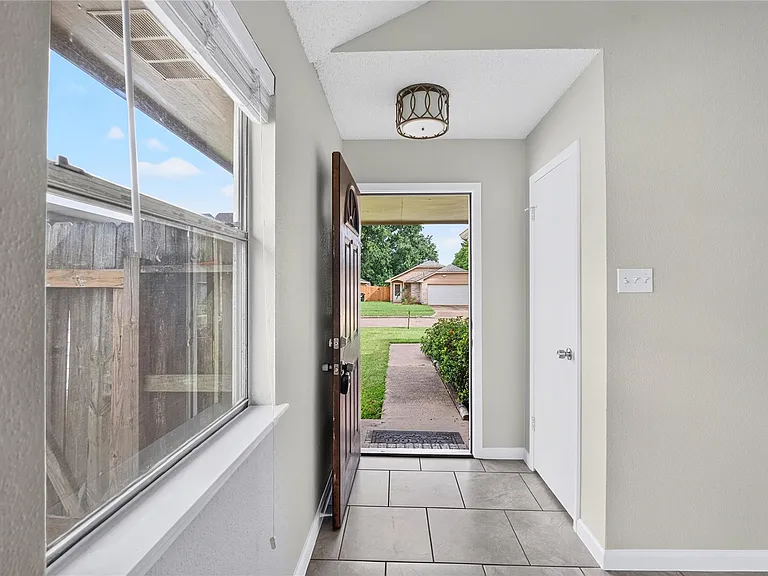 3922 Pintan Ln — Photo 4
