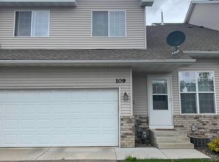 109 Appleblossom Ln E, Shakopee, MN 55379