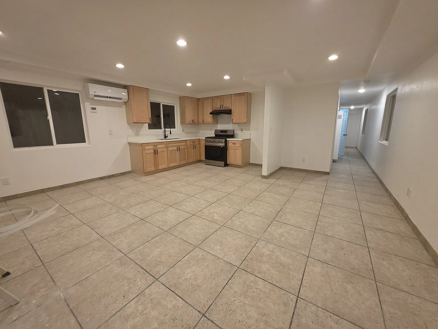3 bed, 1.5 bath, 1140 sqft, $3,300 — Photo 1