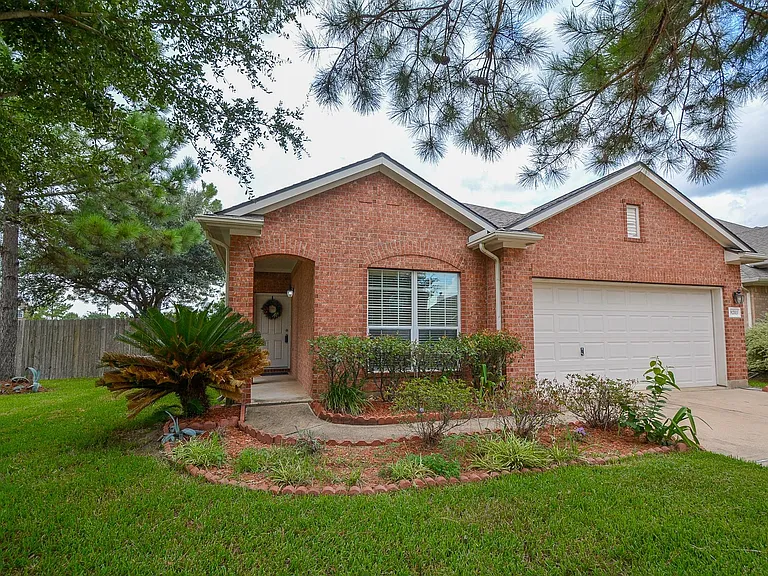 9203 Kransbury Ln — Photo 3