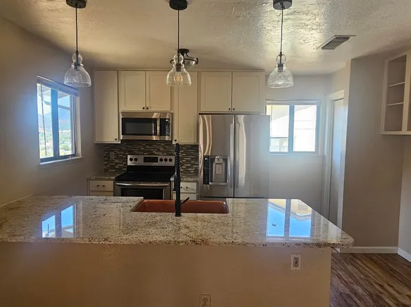 801 Sierra Vista Way, Yreka, CA 96097