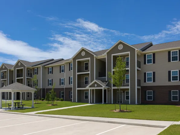 900 N Woodlawn St #226, Wellington, KS 67152