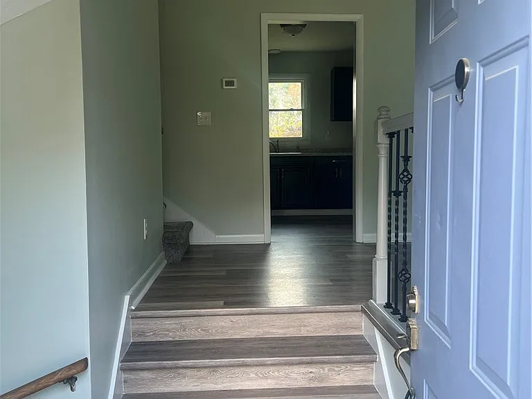 1215 Patrick Dr — Photo 3