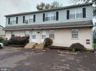 719 Browns Ln, Croydon, PA 19021