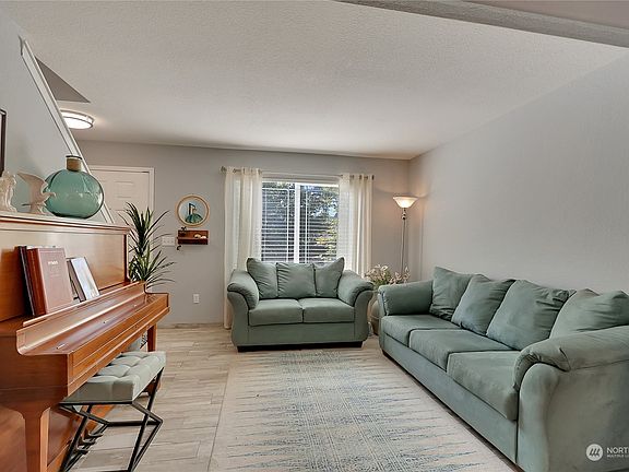 5th image of 18627 17th Avenue E