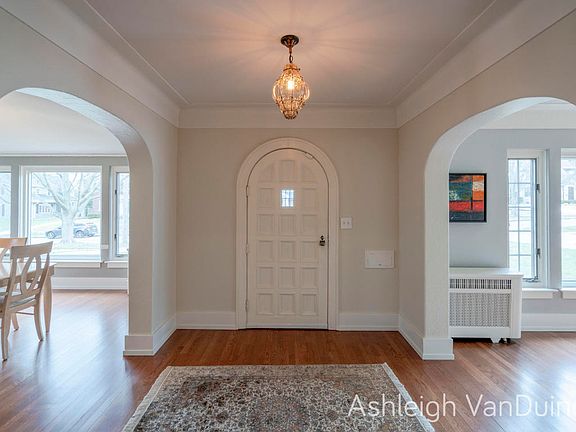 3rd image of 857 Floral Ave SE