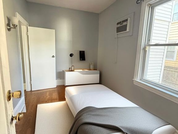 5th image of 97 Stamford Ave Floor 1